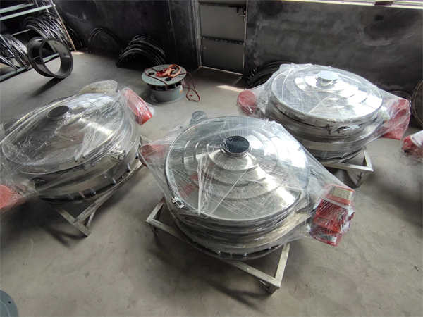 4臺1200不銹鋼直排篩發(fā)貨， 加裝超聲波系統(tǒng)<div   id=